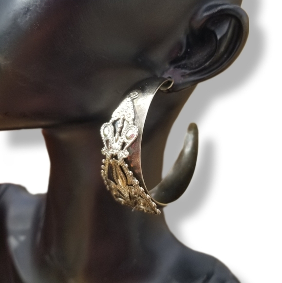 VINTAGE SILVERPLATED STEEL ORNATE DETAIL MEDIUM SIZE HOOP EARRINGS - Picture 1 of 7